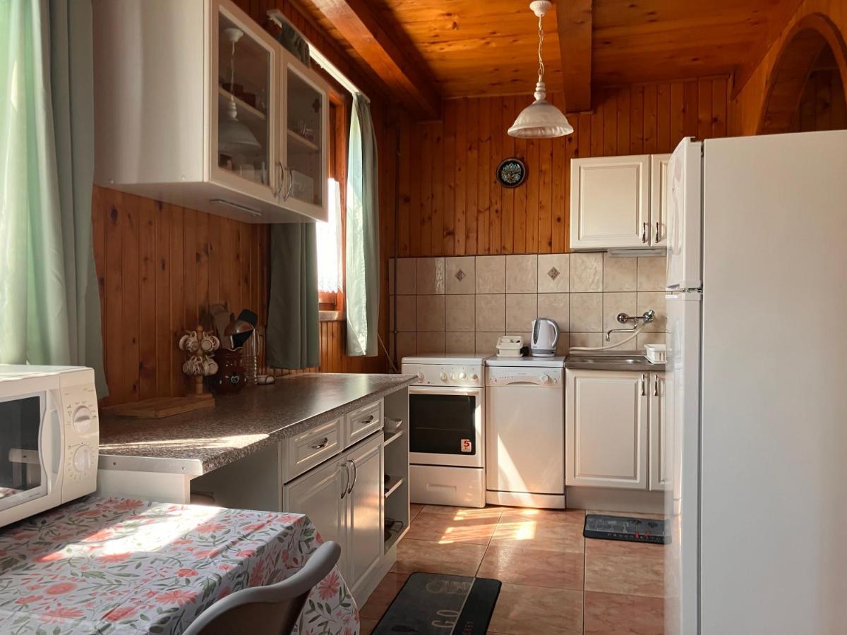 Lellei Pihenohaz Balatonlelle Villa Exterior photo
